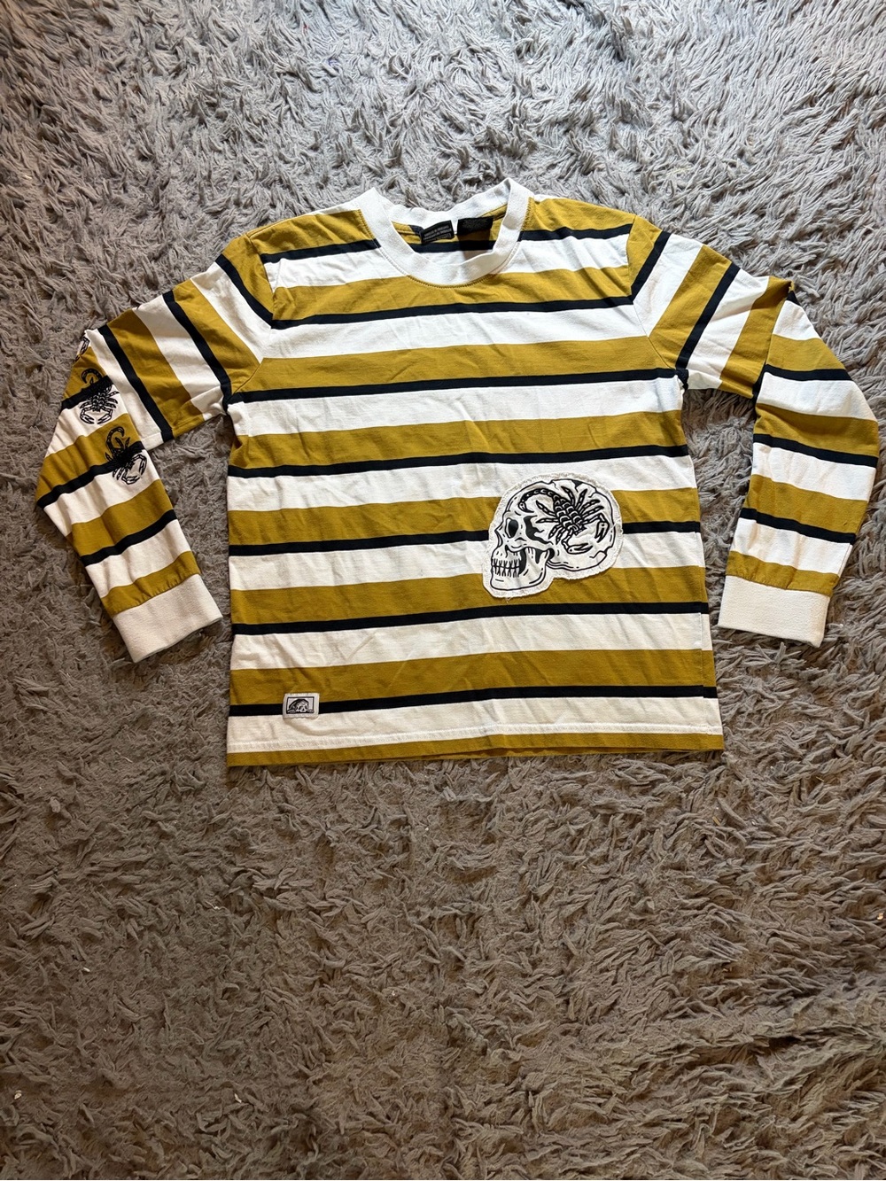Lurking Class striped scorpion embroidered skull patch long sleeve t-shirt sz M